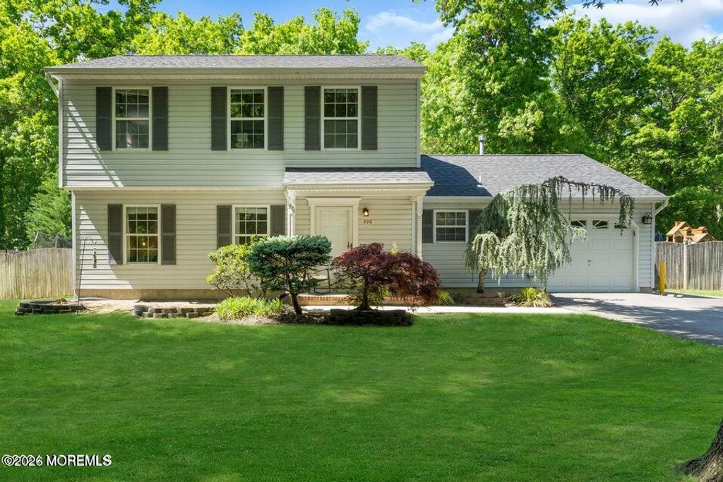 390 Grande River Boulevard, Toms River, NJ 08755