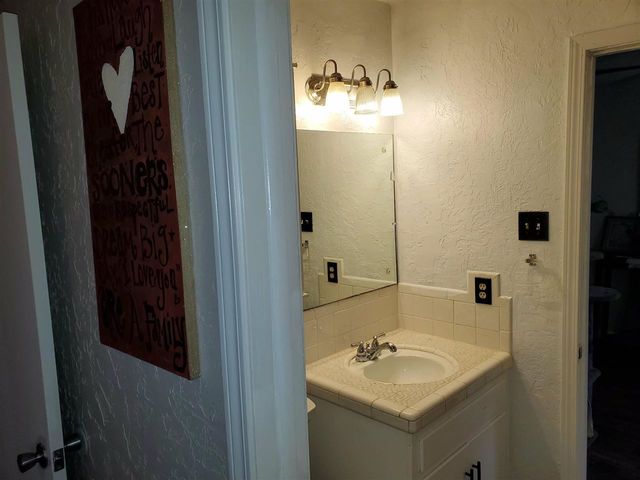 809 SE 38th, Lawton, OK 73501