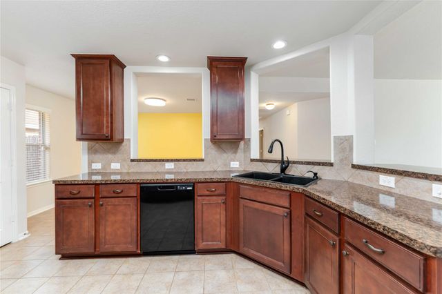 4700 Lake Line Court, Alvin, TX 77511