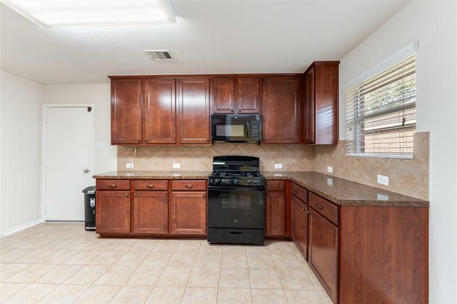 4700 Lake Line Court, Alvin, TX 77511