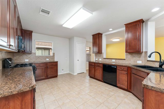 4700 Lake Line Court, Alvin, TX 77511