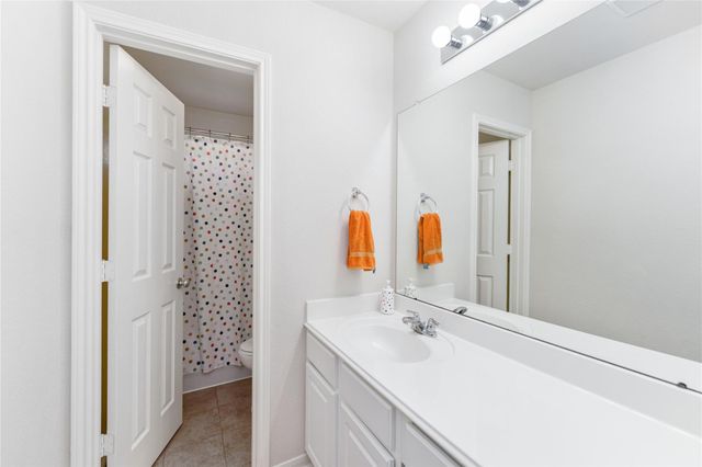 4700 Lake Line Court, Alvin, TX 77511