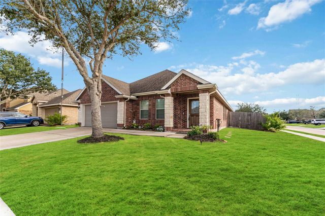 4700 Lake Line Court, Alvin, TX 77511
