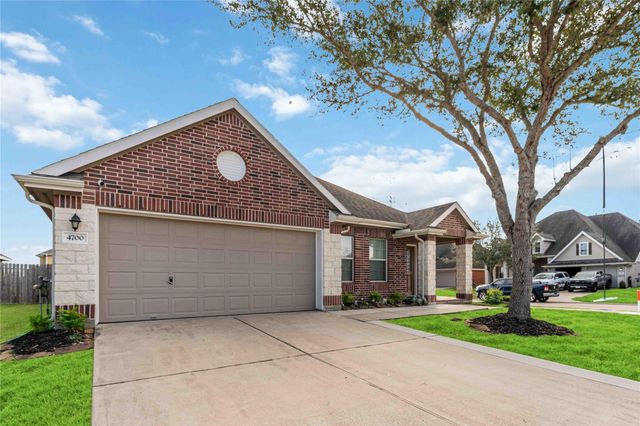 4700 Lake Line Court, Alvin, TX 77511
