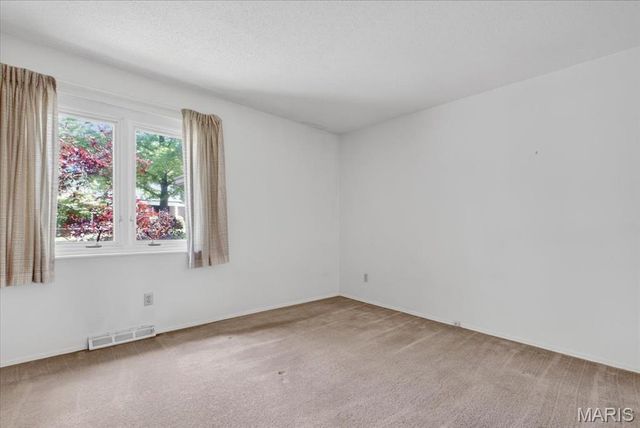 5321 Autumnwinds Drive, St Louis, MO 63129