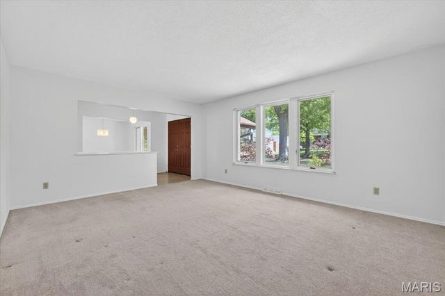 5321 Autumnwinds Drive, St Louis, MO 63129
