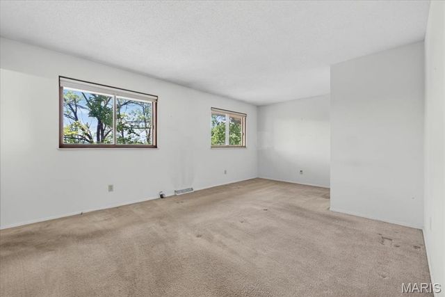 5321 Autumnwinds Drive, St Louis, MO 63129
