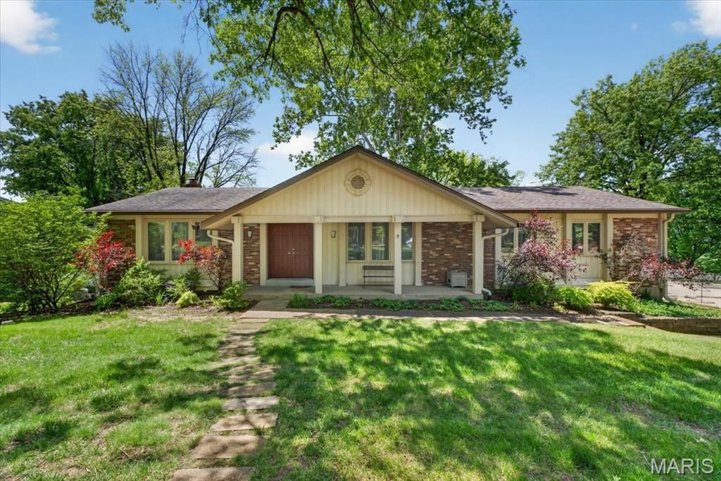5321 Autumnwinds Drive, St Louis, MO 63129