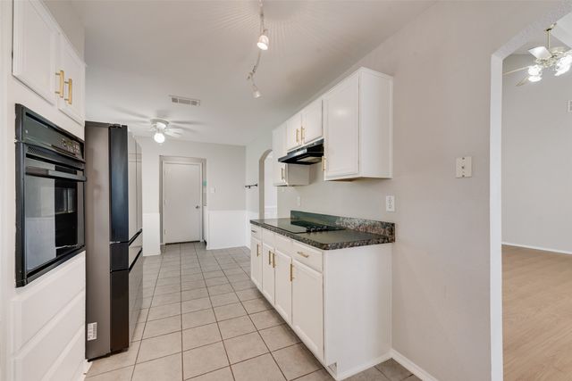 6734 White Tail Lane, Arlington, TX 76002