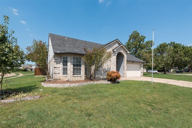 6734 White Tail Lane, Arlington, TX 76002