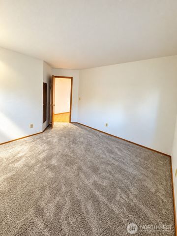911 NW Leisure Lane, Bremerton, WA 98311