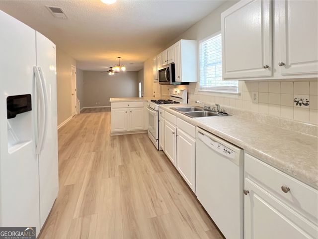 5983 Hitt Lake Trail, Stone Mountain, GA 30087
