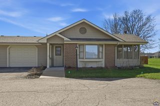2393 SW Fountain PL #4, Topeka, KS 66614