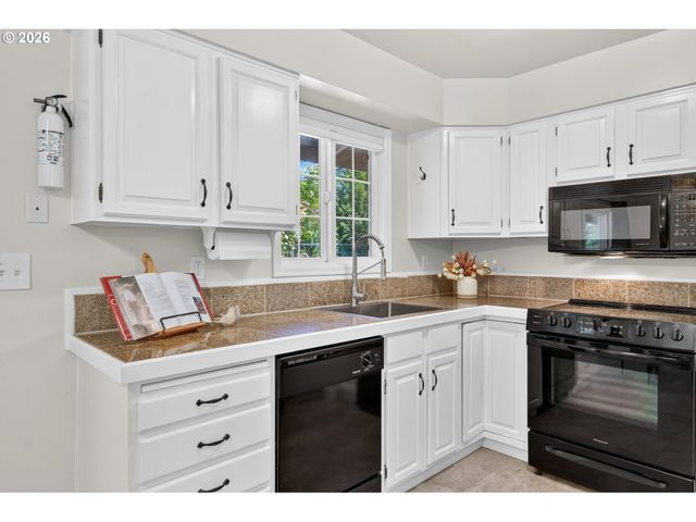 17839 Se CLAY St, Portland, OR 97233