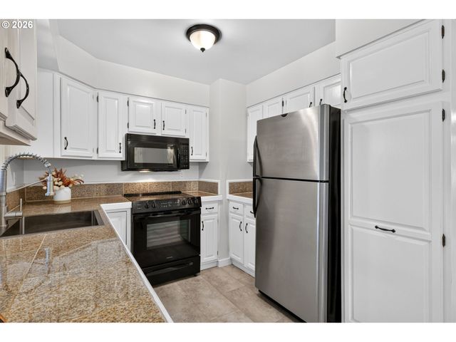 17839 Se CLAY St, Portland, OR 97233