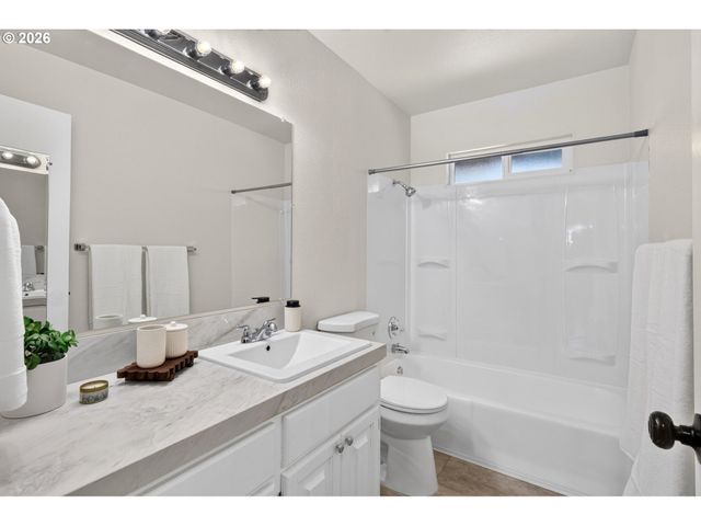 17839 Se CLAY St, Portland, OR 97233