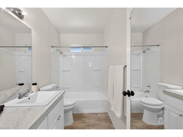 17839 Se CLAY St, Portland, OR 97233