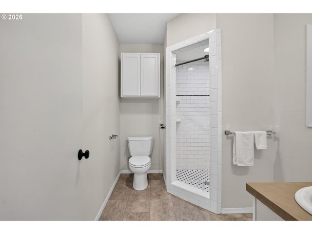 17839 Se CLAY St, Portland, OR 97233