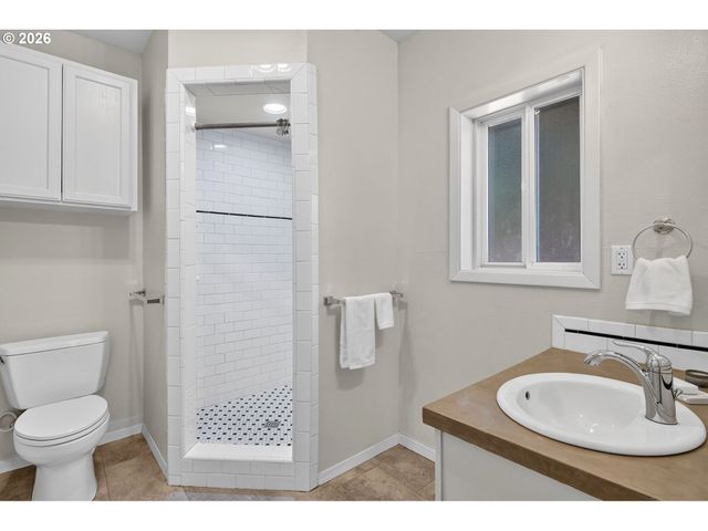 17839 Se CLAY St, Portland, OR 97233