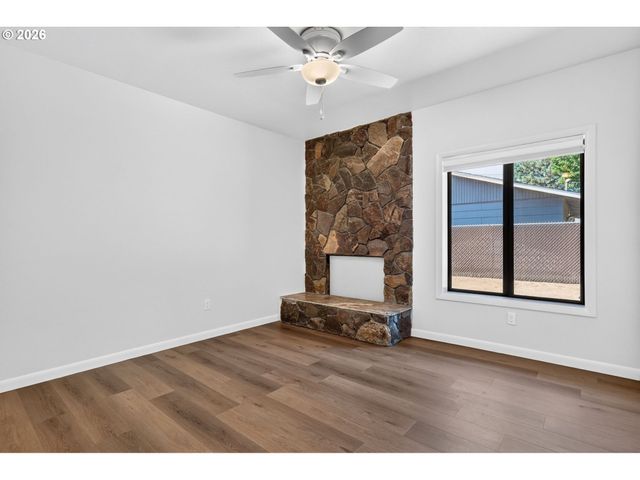 17839 Se CLAY St, Portland, OR 97233