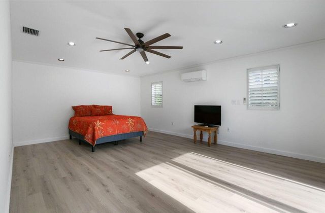 2317 NE 12TH Street, Fort Lauderdale, FL 33304