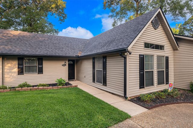 2275 Woodstone Drive, Benton, LA 71006