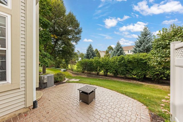 320 Cimarron Road E, Lombard, IL 60148