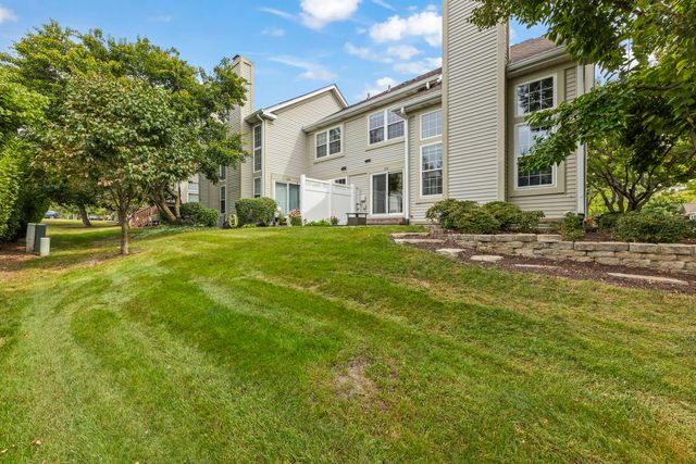 320 Cimarron Road E, Lombard, IL 60148