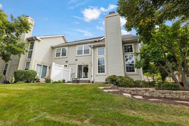 320 Cimarron Road E, Lombard, IL 60148