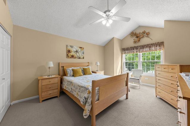 320 Cimarron Road E, Lombard, IL 60148