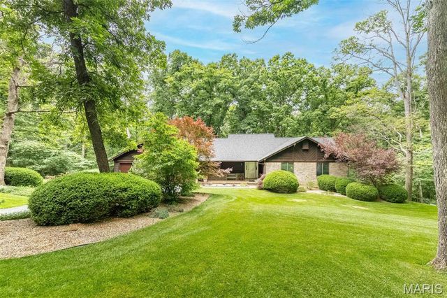 7 Walnut Ridge Court, Defiance, MO 63341