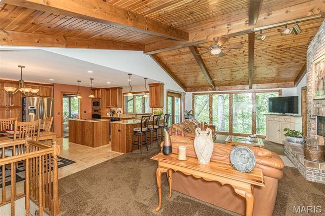 7 Walnut Ridge Court, Defiance, MO 63341