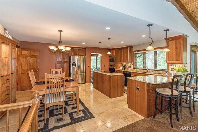 7 Walnut Ridge Court, Defiance, MO 63341