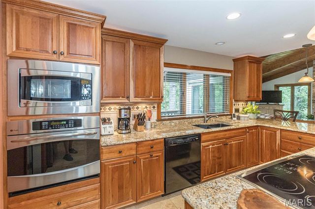 7 Walnut Ridge Court, Defiance, MO 63341