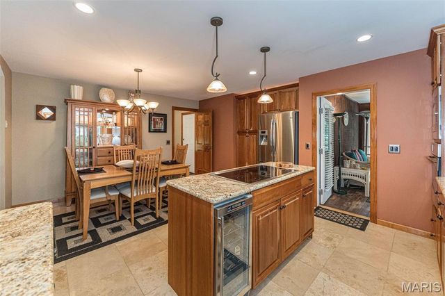 7 Walnut Ridge Court, Defiance, MO 63341