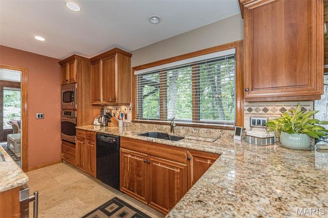 7 Walnut Ridge Court, Defiance, MO 63341