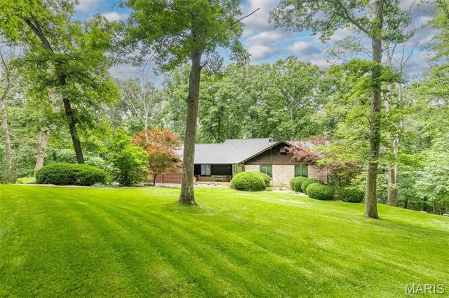 7 Walnut Ridge Court, Defiance, MO 63341