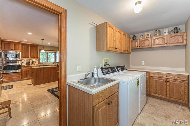 7 Walnut Ridge Court, Defiance, MO 63341