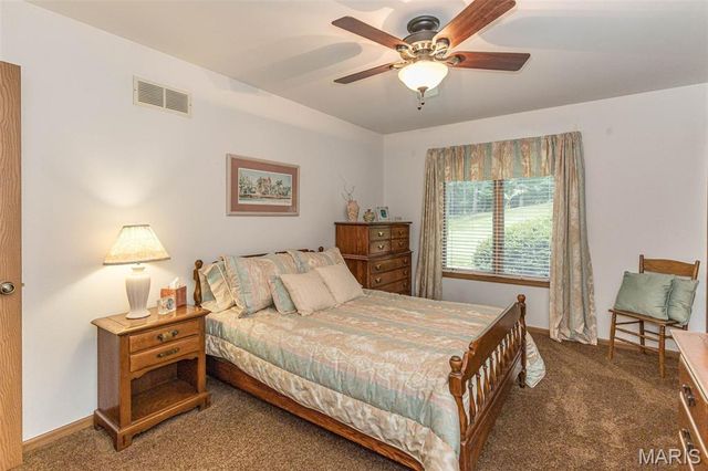 7 Walnut Ridge Court, Defiance, MO 63341