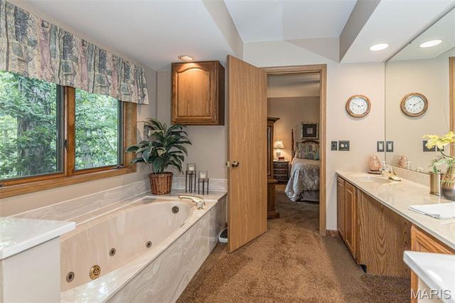 7 Walnut Ridge Court, Defiance, MO 63341