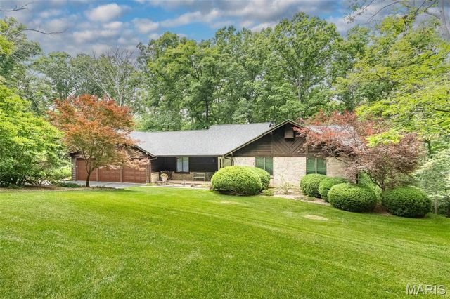 7 Walnut Ridge Court, Defiance, MO 63341