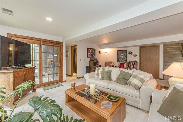 7 Walnut Ridge Court, Defiance, MO 63341