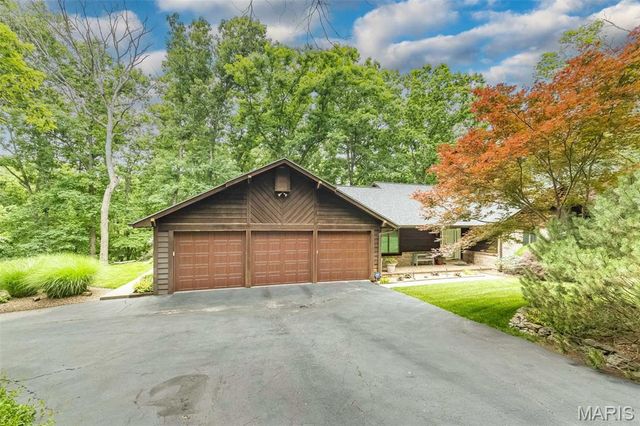 7 Walnut Ridge Court, Defiance, MO 63341