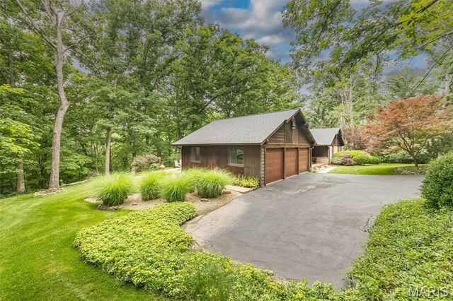 7 Walnut Ridge Court, Defiance, MO 63341