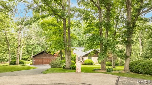 7 Walnut Ridge Court, Defiance, MO 63341
