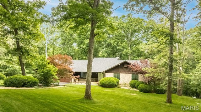 7 Walnut Ridge Court, Defiance, MO 63341