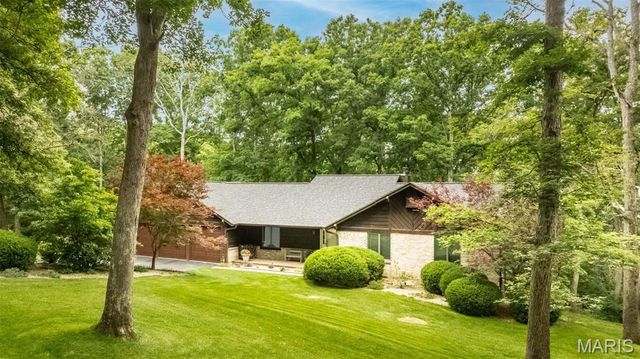 7 Walnut Ridge Court, Defiance, MO 63341