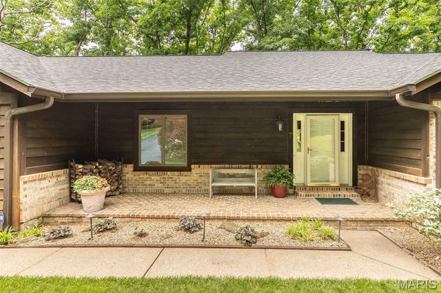 7 Walnut Ridge Court, Defiance, MO 63341