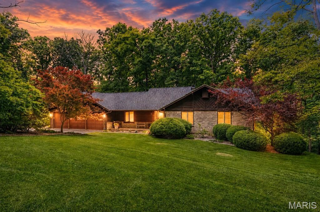 7 Walnut Ridge Court, Defiance, MO 63341