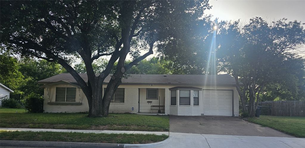 5604 Oak Grove Road, Fort Worth, TX 76134